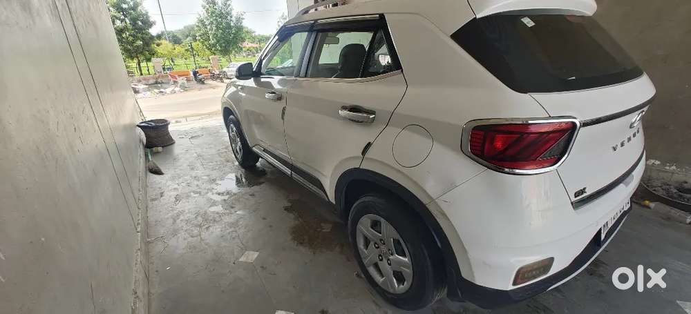 Hyundai Venue 2020 Petrol Well Maintained