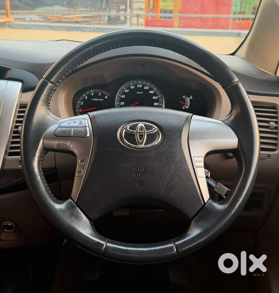 Toyota Innova 2.5 Vx 8 Str Bs-iii, 2015, Diesel