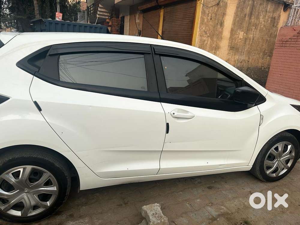 Tata Altroz Petrol 2022