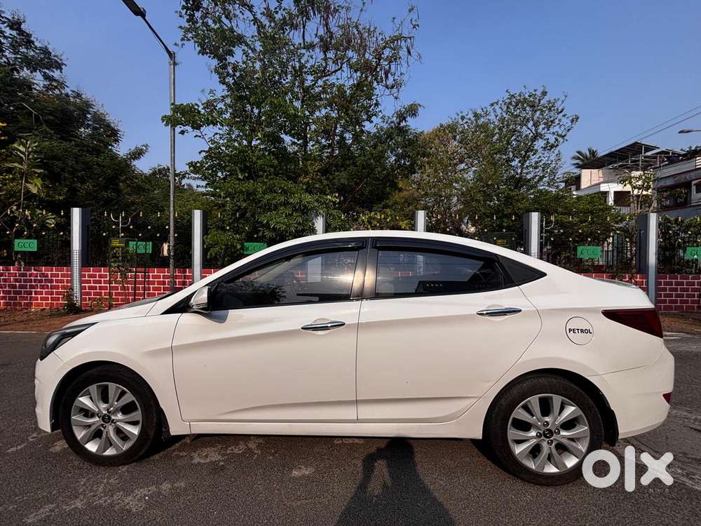 Hyundai Verna Fluidic 1.6 Vtvt Sx Automatic, 2015, Petrol