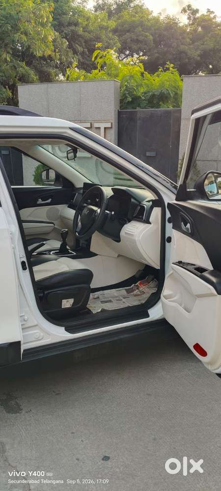 Mahindra Xuv 3xo Ax5 Pm Mt, 2025, Petrol