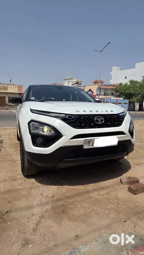 सरकारी टीचर हूं, एक हाथ चली हुई है। गाड़ी में कोई कमी नहीं है,