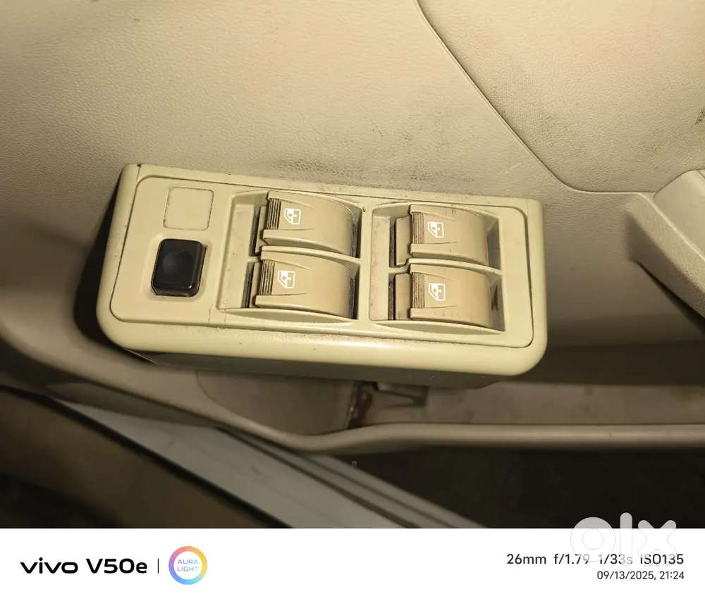 गाड़ी एक दम कड़क है गाड़ी में Lpg लगा हुवा है