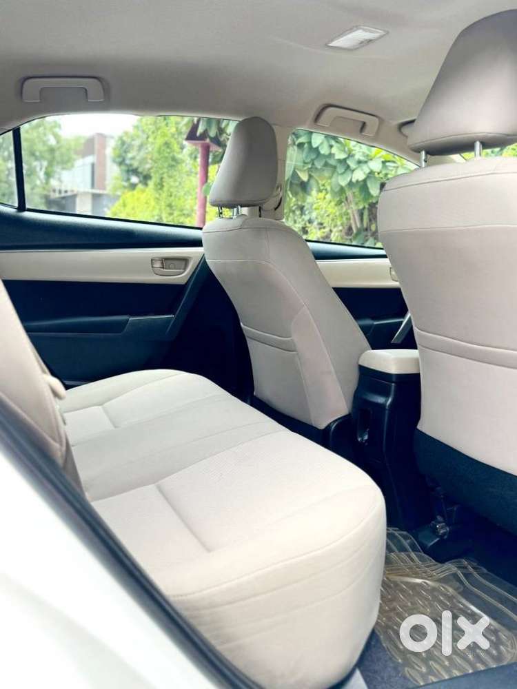 Toyota Corolla Altis 1.8 J, 2015, Petrol