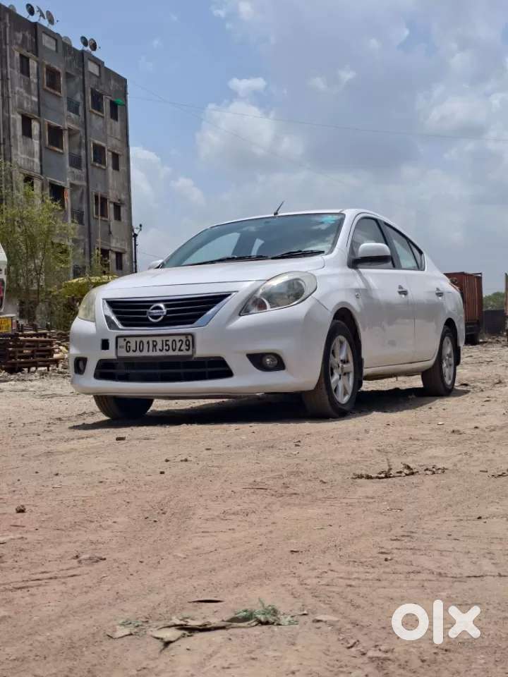 Nissan Sunny, 2015, Petrol