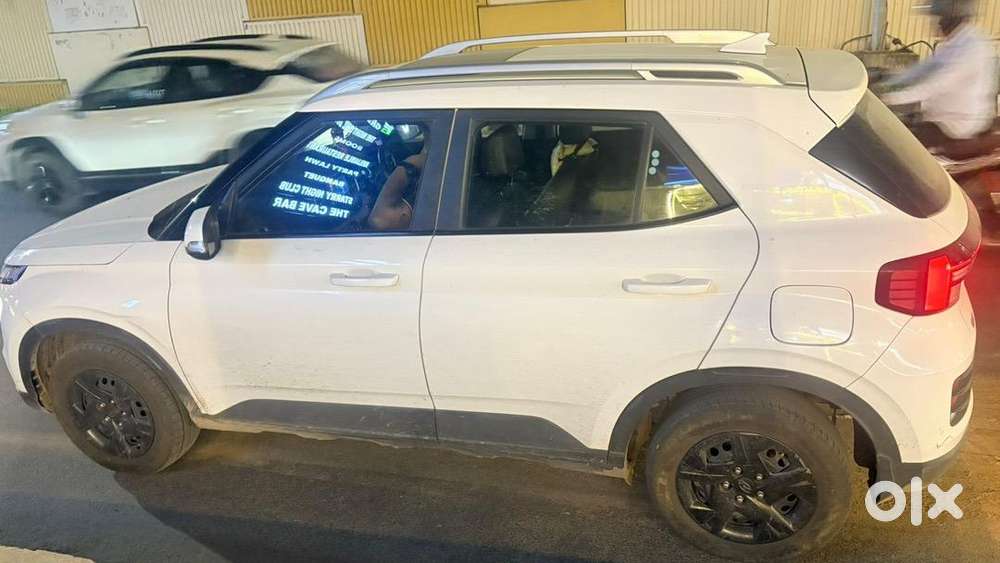 Hyundai Venue 2024 Petrol Well Maintained