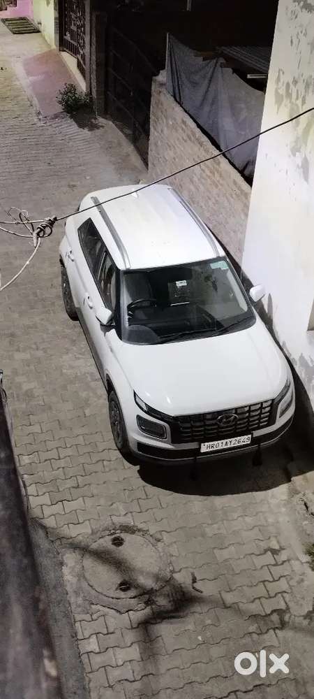 Hyundai Venue 2025 Petrol 21000 Km Driven