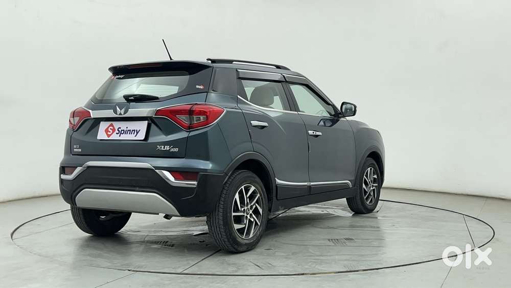 Mahindra Xuv300 1.2 W8 (o) Amt Petrol, 2022, Petrol