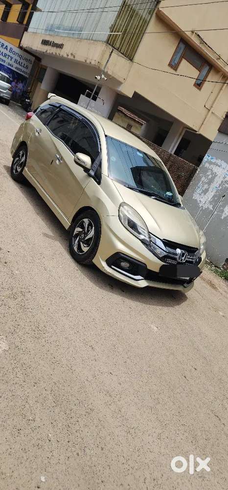 Rare Honda Mobilio Rs (top Model)  Diesel  7-seater  20+ Kmpl Milea