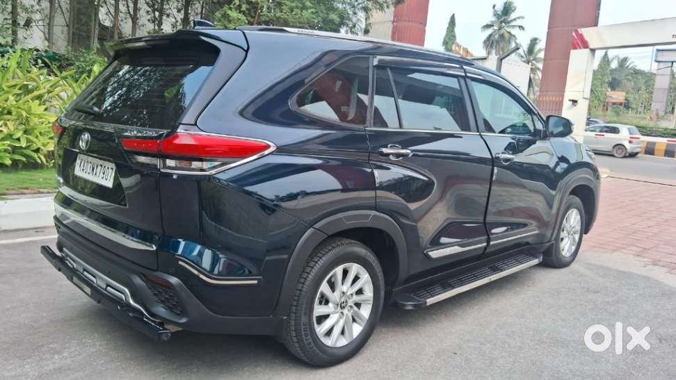 Toyota Innova Hycross 7s Option, 2025, Petrol