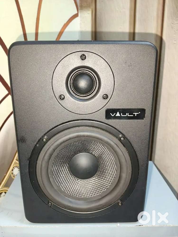 VAULT 5 inch powered studio monitor pair