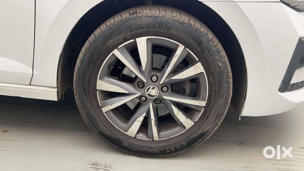 Skoda Slavia Style 1.0l Tsi At, 2022, Petrol