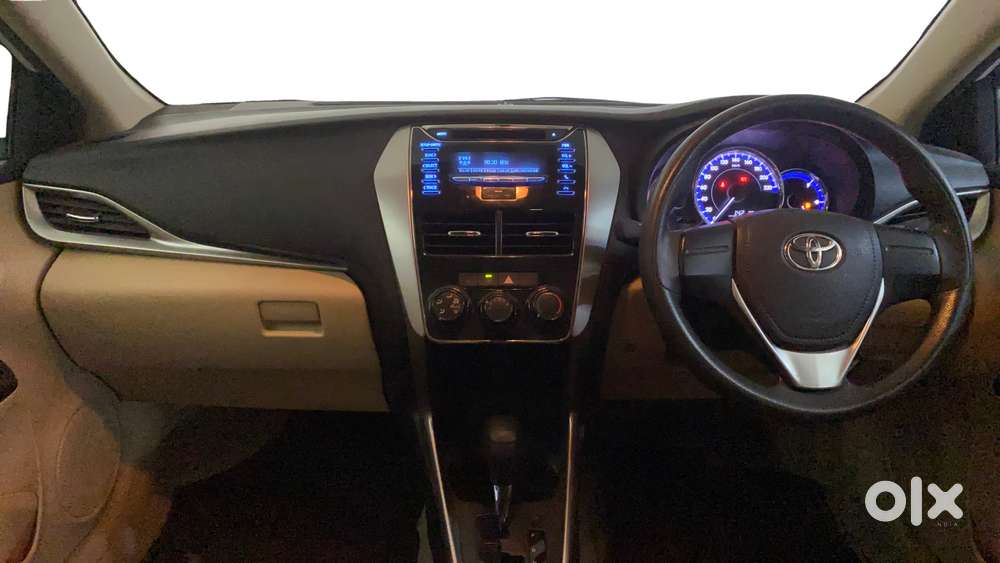 Toyota Yaris J Cvt, 2018, Petrol