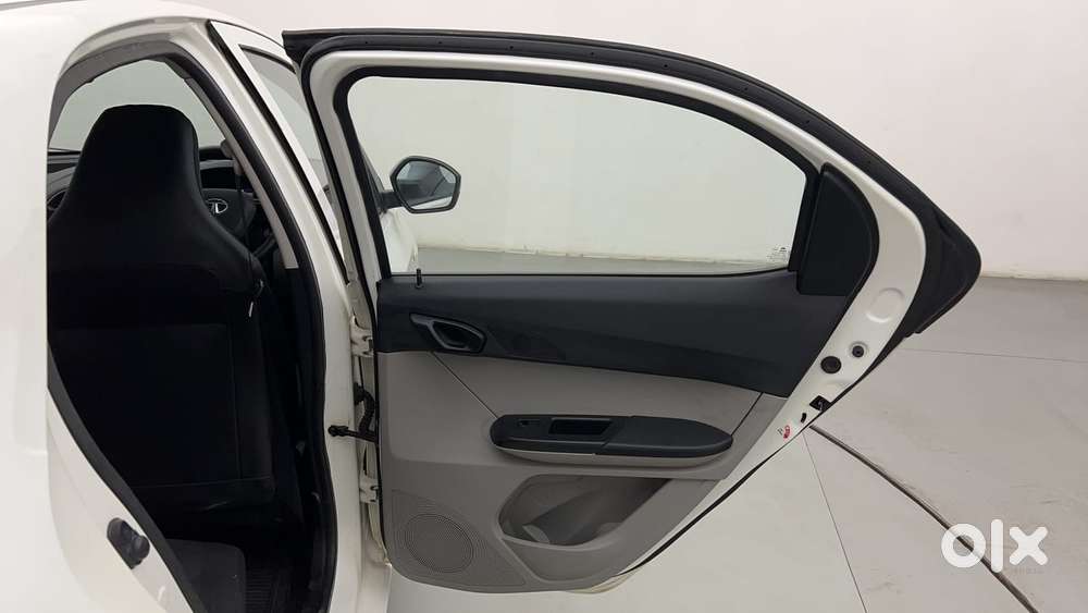 Tata Tiago 1.2 Revotron Xta, 2018, Petrol