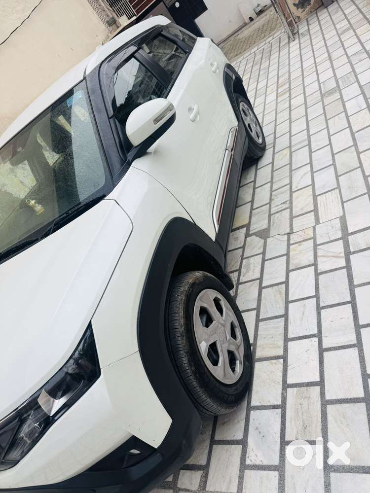 Maruti Suzuki Brezza 1.5 Vxi At Smart Hybrid, 2025, Petrol