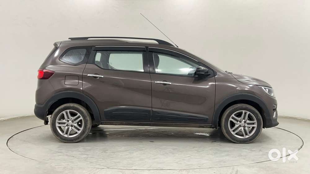 Renault Triber Rxz, 2023, Petrol
