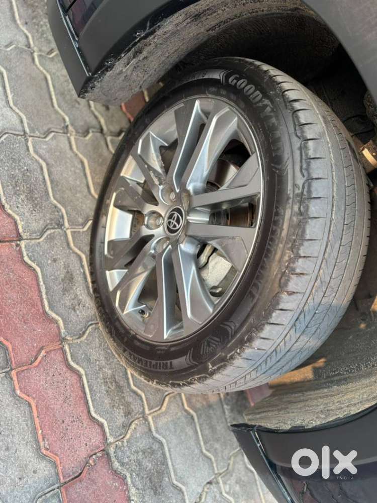 Toyota Innova Hycross 2.0 Zx (o) Hybrid 7 Str, 2025, Petrol