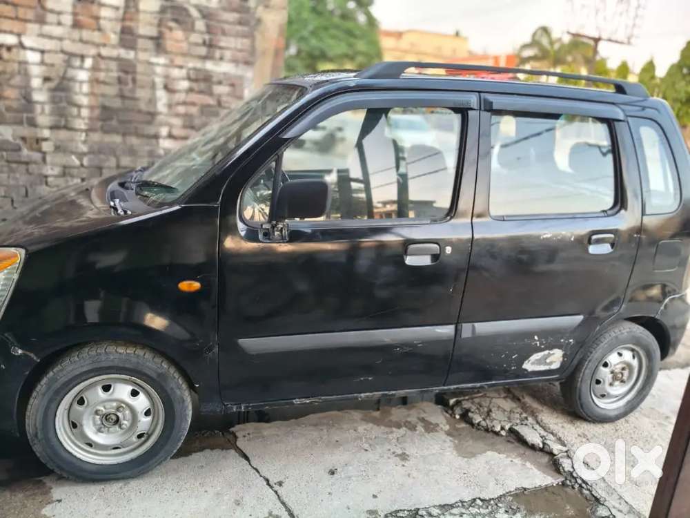 A Car Is Good Condition Paper Complete Ha Charo Tyre Bhadya Hai