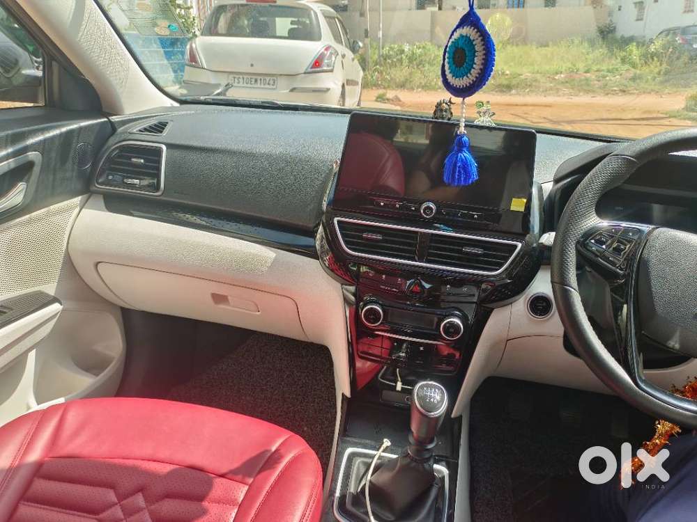 Mahindra Xuv 3xo 2025 Petrol 12820 Km Driven