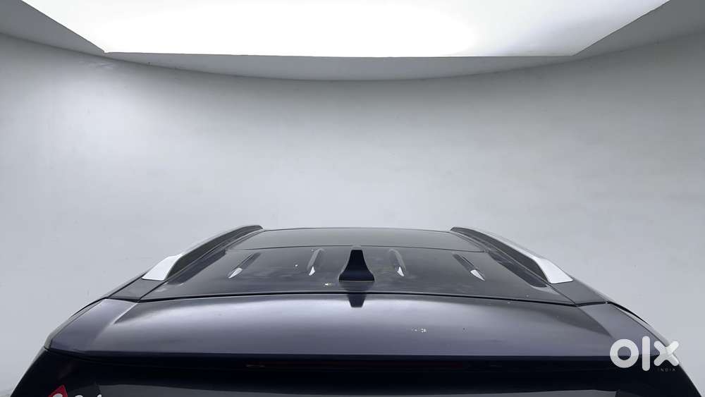 Mahindra Xuv700 2.2 Ax 7 Diesel At Luxury Pack Str Awd, 2022, Diesel