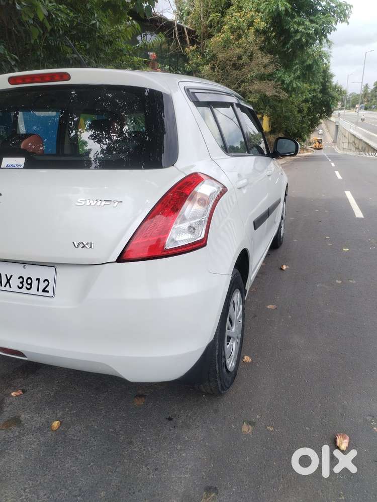 Maruti Suzuki Swift Vxi 1.2 Abs Bs-iv, 2016, Petrol