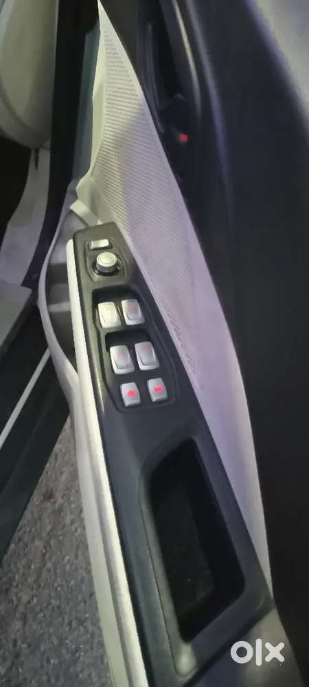 Mahindra Xuv300 W6 2024 Petrol Automatic