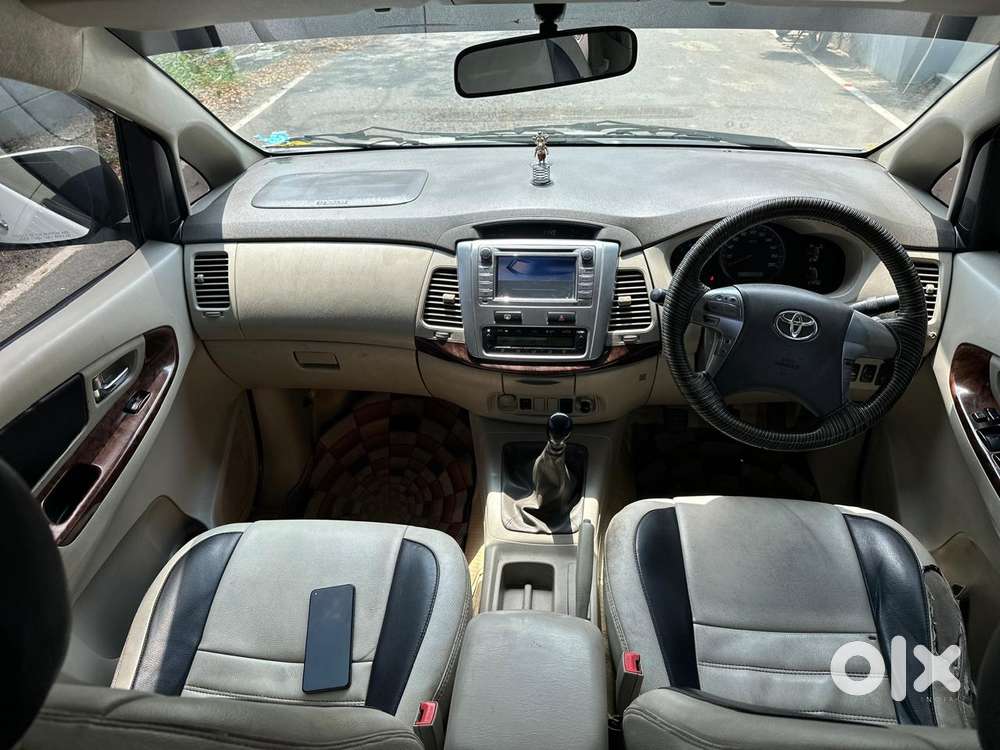 Toyota Innova 2004-2011 2.5 V Diesel 8-seater, 2014, Diesel