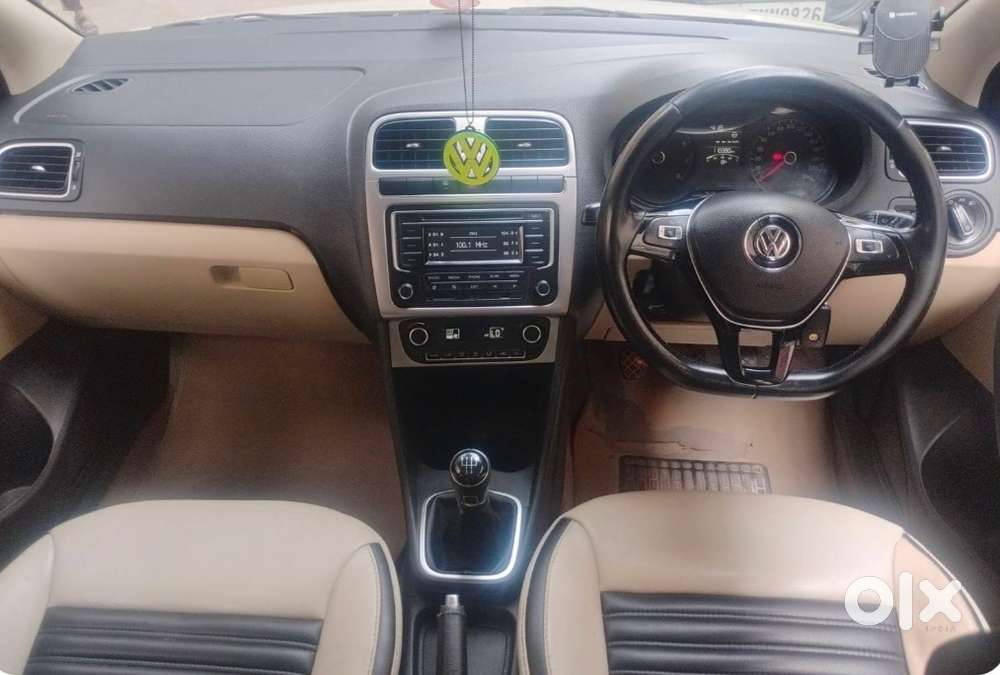 Volkswagen Polo Exquisite 2015