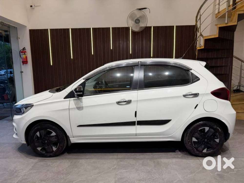 Tata Tiago 1.2 Revotron Xta, 2025, Petrol