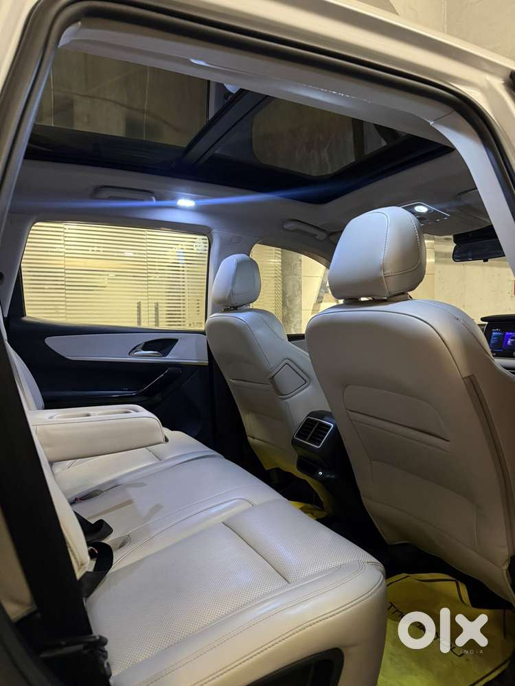 Mahindra Xuv700 Ax7l 6 Str At, 2022, Diesel
