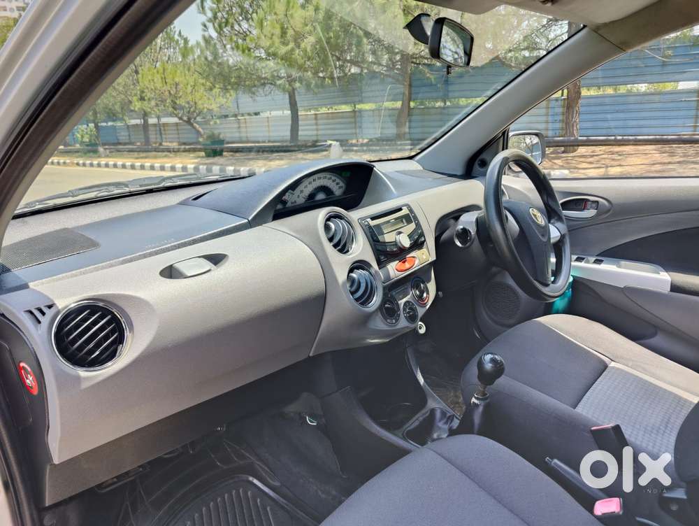 Toyota Etios V, 2011, Petrol