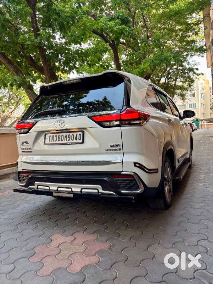 Toyota Innova Hycross 2.0 Zx Hybrid 7 Str, 2025, Petrol