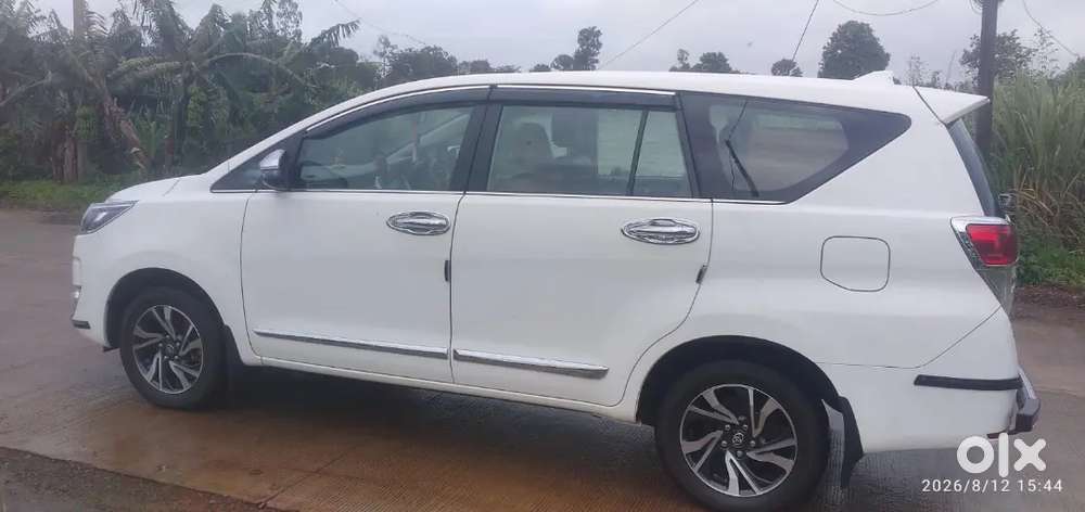 Toyota Innova Crysta 2023 Diesel Manual