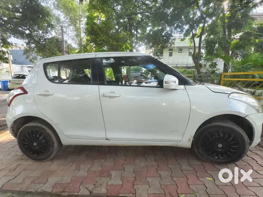 Urgent Sale Swift Vxi Dec 2016 White Colour