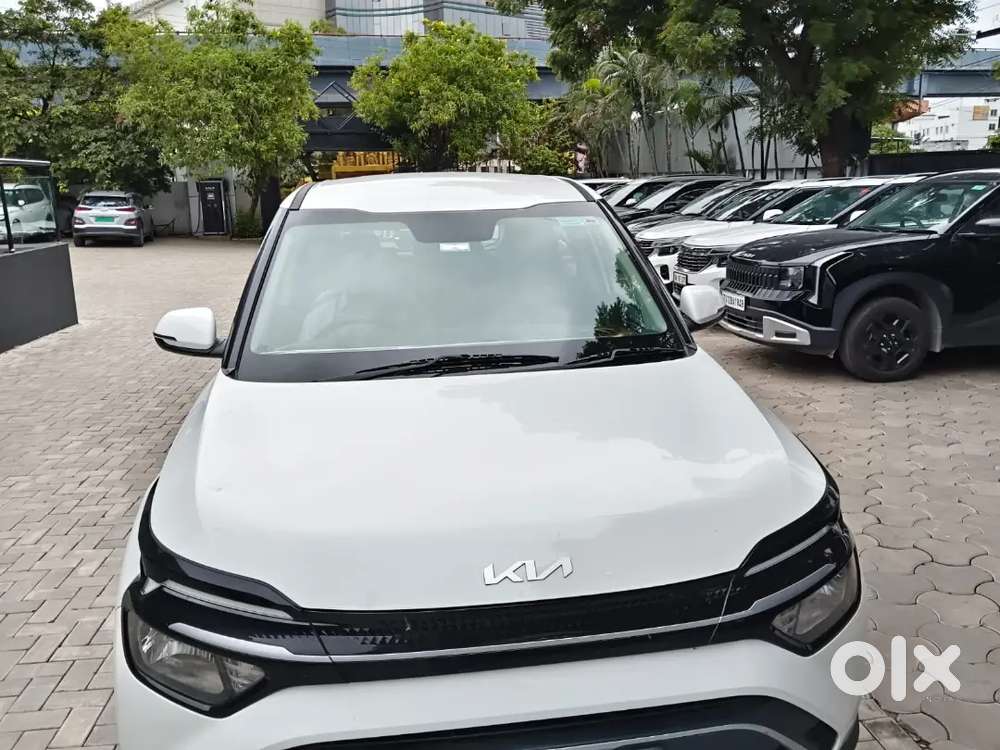 Kia Carens Premium Petrol 2024