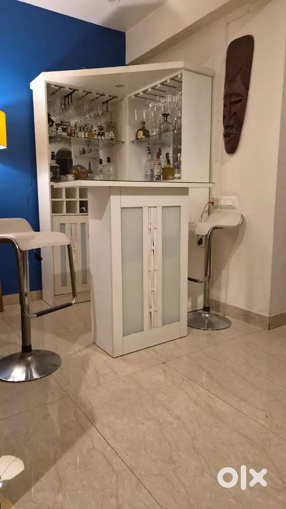 Elegant Home Bar Unit &ndash; Complete Set | Excellent Condition