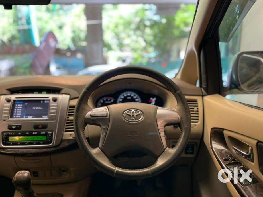 Toyota Innova 2.5 Zx Diesel 7 Seater Bsiii, 2014, Diesel