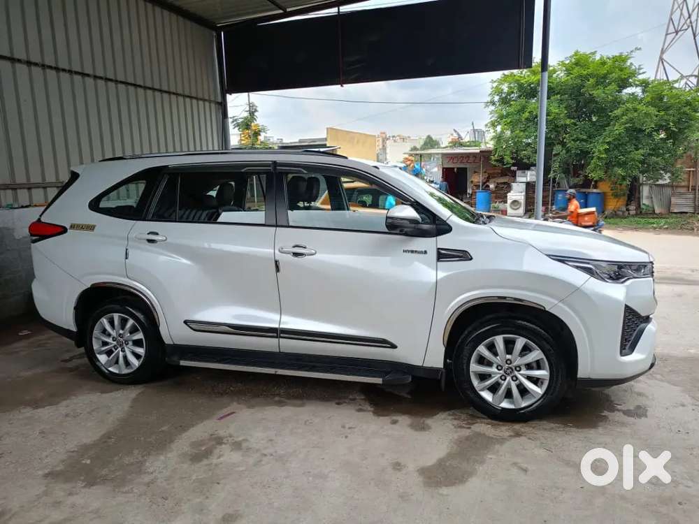 Toyota Innova Hycross 2023 Petrol 120000 Km Driven