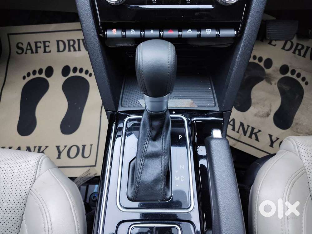 Mahindra Xuv700 2.0 Ax 7 Petrol At Str, 2023, Petrol