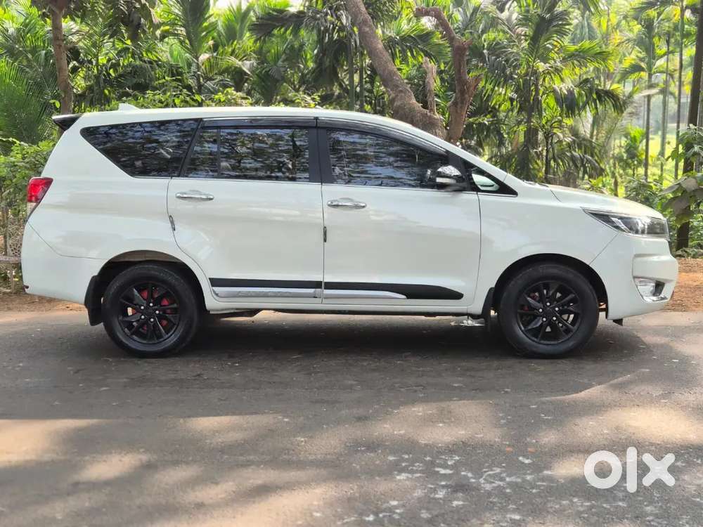 Toyota Innova Crysta 2017. V