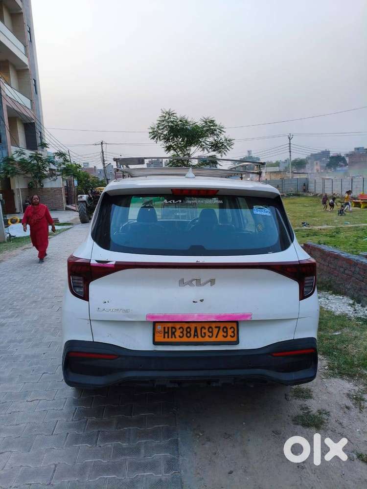 Kia Carens 2024 Petrol Well Maintained