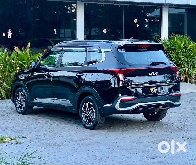 Kia Carens, 2023, Petrol