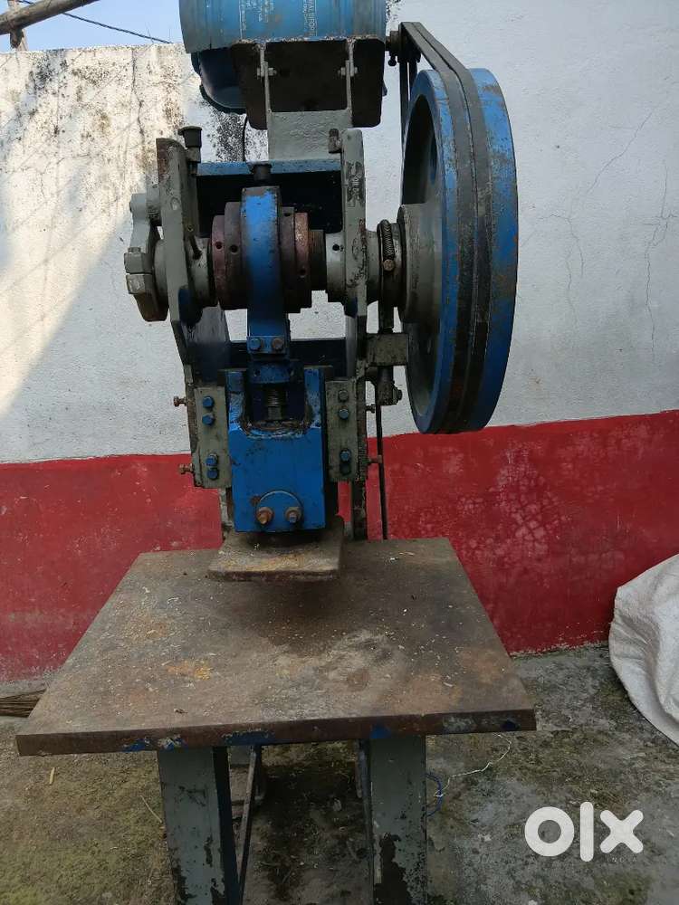 चप्पल बनाने का मसिन