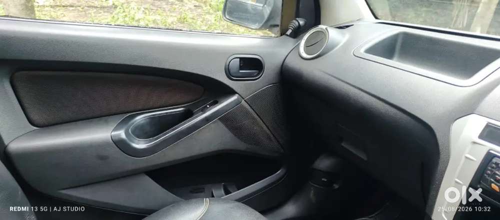 Ford Figo Titatinium 2010