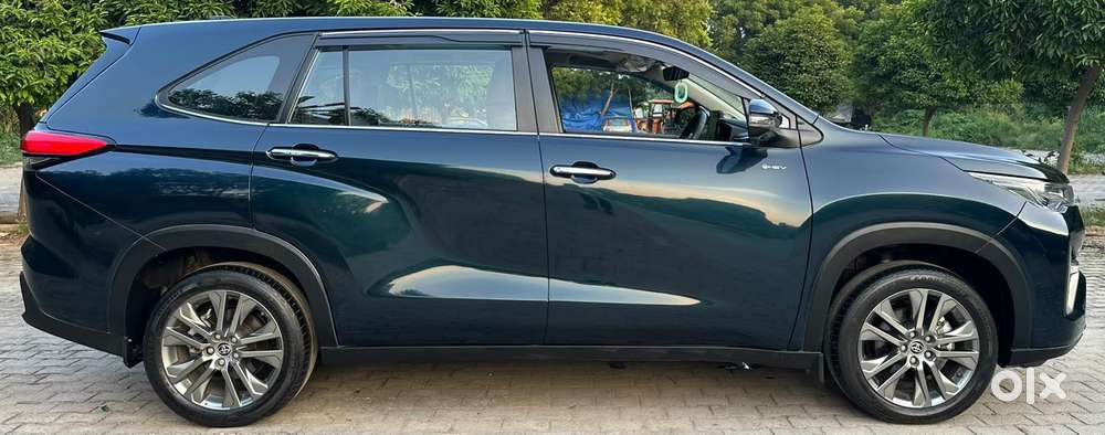 Toyota Innova Hycross 2.0 Zx Hybrid 7 Str, 2025, Petrol