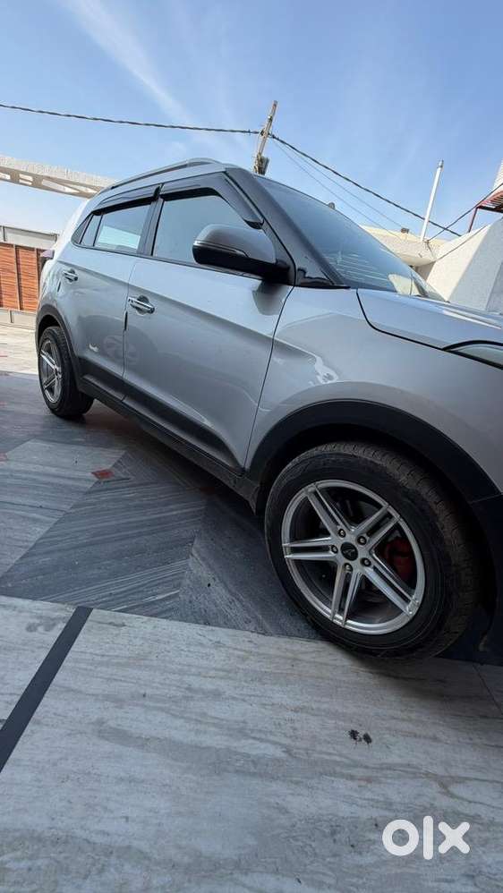 2nd Top Model With Full Features Loaded Without Any Issue .car Is Clen