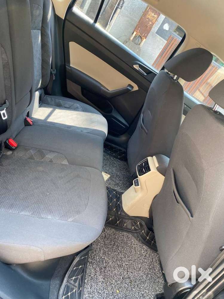 Skoda Slavia 1.0 Ambition Tsi At, 2023, Petrol