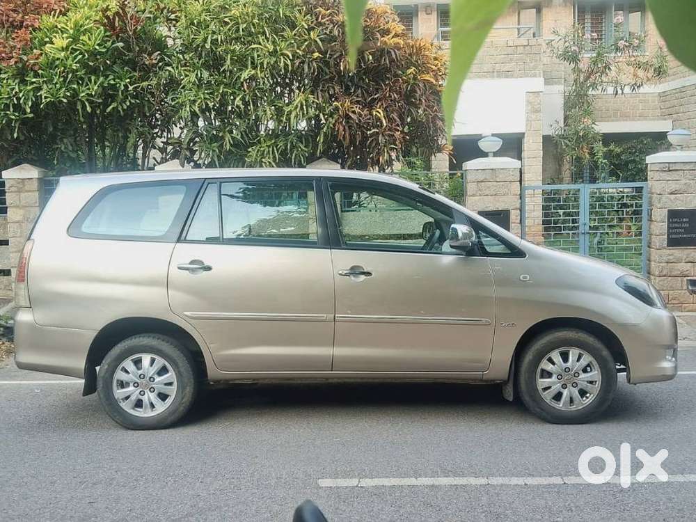 Toyota Innova 2.5 V 8 Str, 2010, Diesel