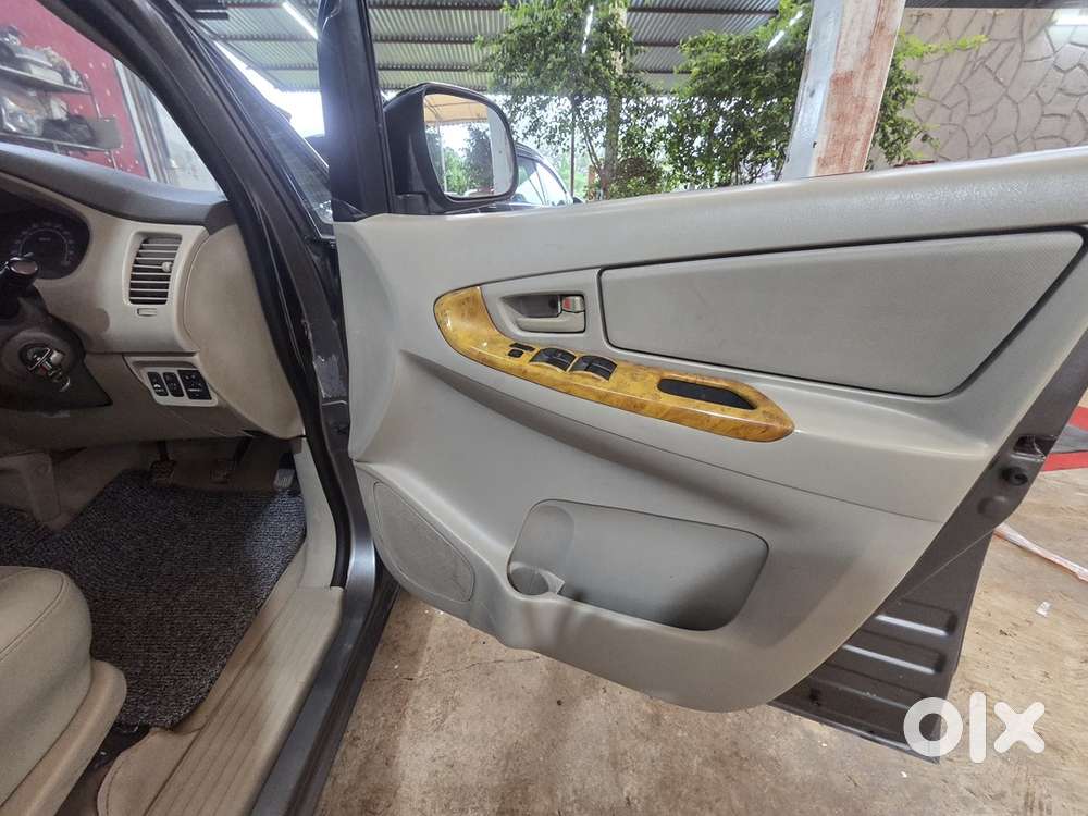 Toyota Innova 2011 Diesel Well Maintained New Tyres , Sound System