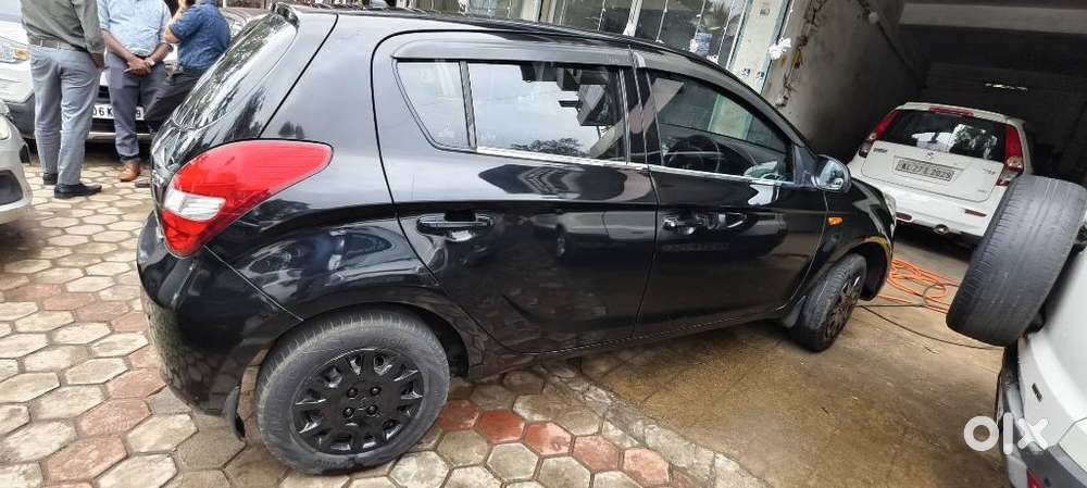 Hyundai I20 2009-2011 1.4 Asta (at), 2010, Petrol